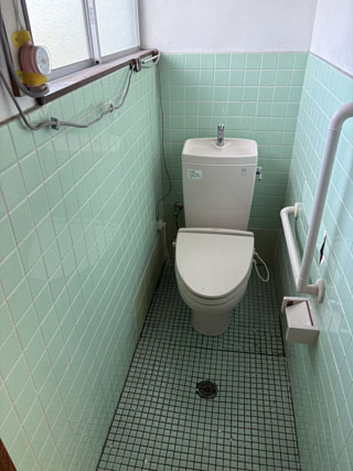 生活用品を撤去したトイレ