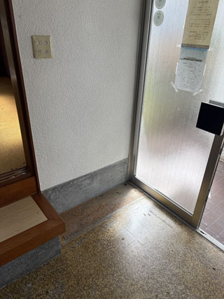 収納棚を撤去した玄関